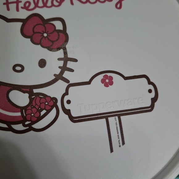Hello Kitty Tupperware Set - Picture 7 of 9
